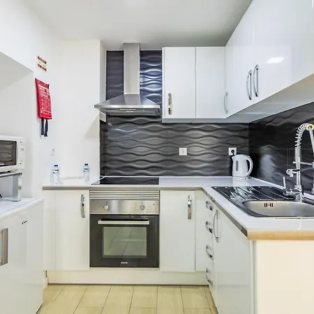 Apartman House Black & White *