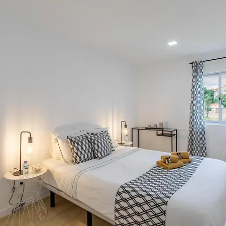 House Black & White * Lisbon