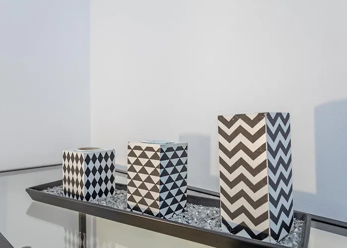 House Black & White *