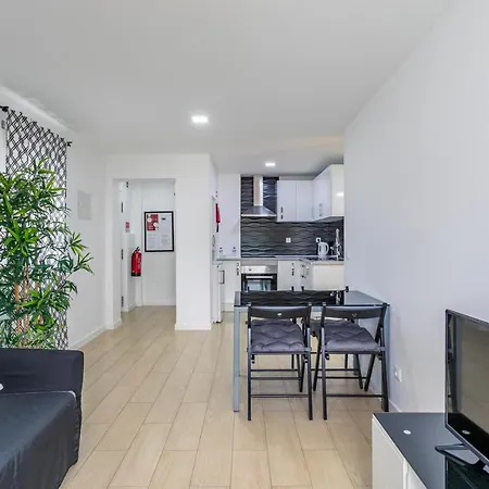 House Black & White * リスボン