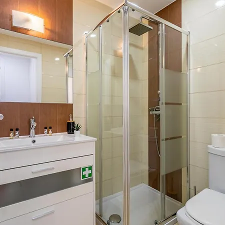 House Black & White *